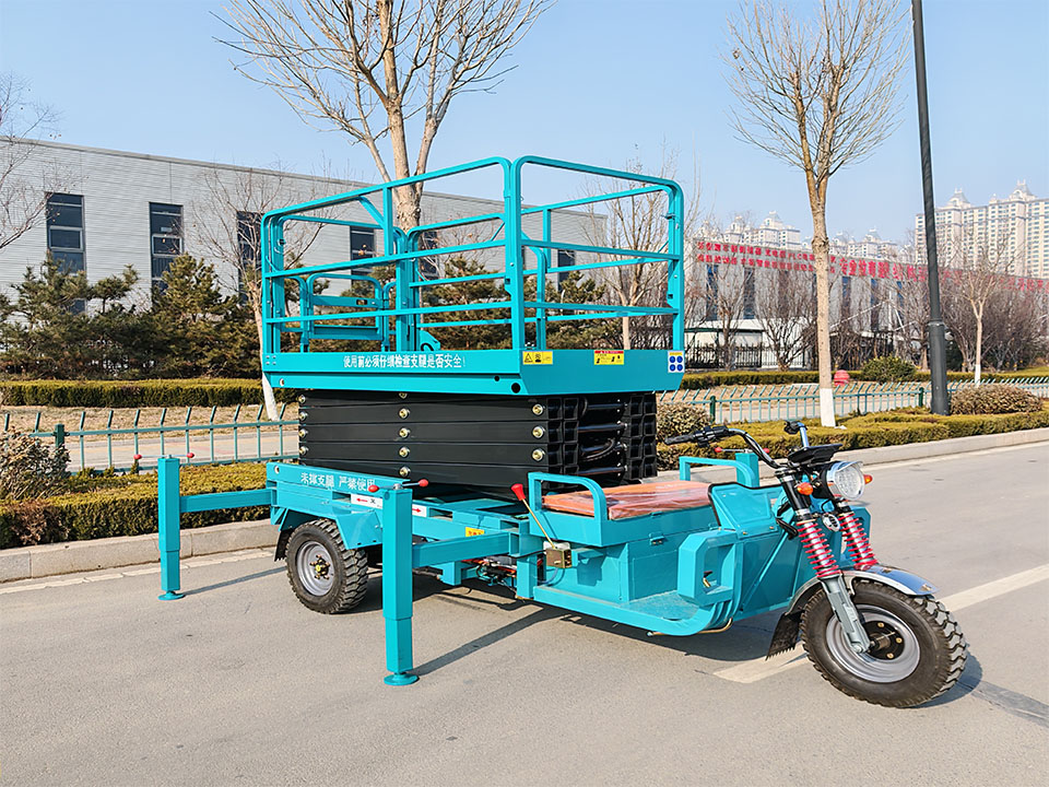 Electric three-wheeled scissor lift truck
