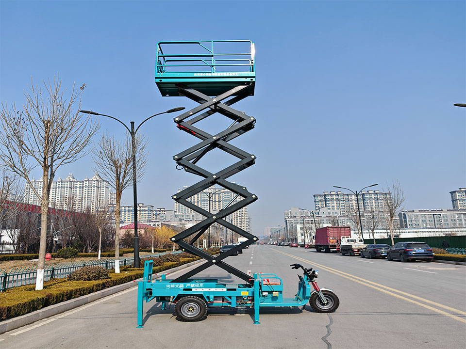 Electric three-wheeled scissor lift truck 