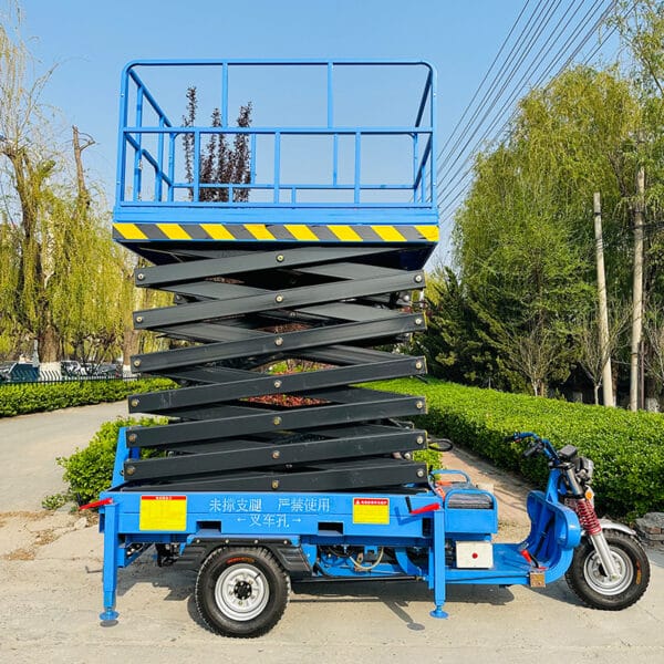 Electric tricycle lift