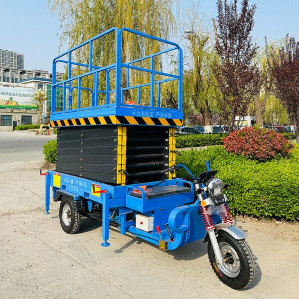 Electric tricycle lift
