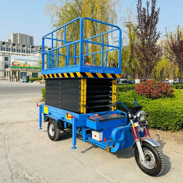 Electric tricycle lift