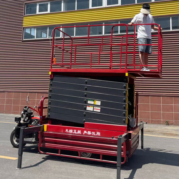 Electric tricycle lifting platform