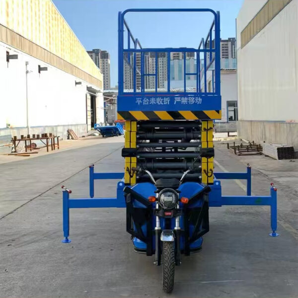The electric tricycle lift can raise the vehicle to a height of four meters.