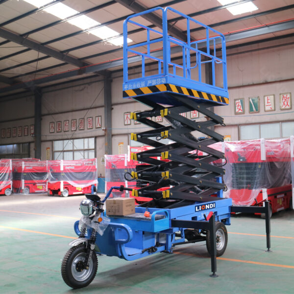Three-Wheeled Aerial Work Platform for Exterior Wall Painting